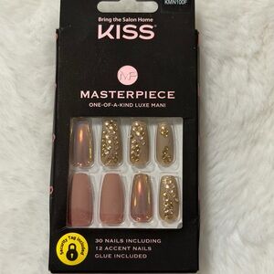 Kiss Nail Kit with Black and White Design